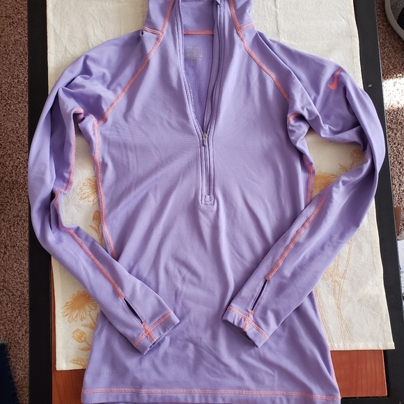 Nike Tops - Nike winter outdoor top Nike Tops - Nike winter outdoor top